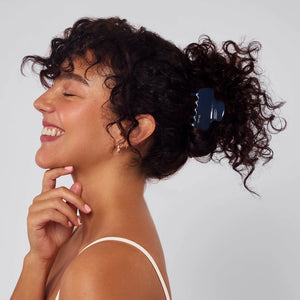 KITSCH MEDIUM CLOUD CLAW CLIP- BLUE ORCHID